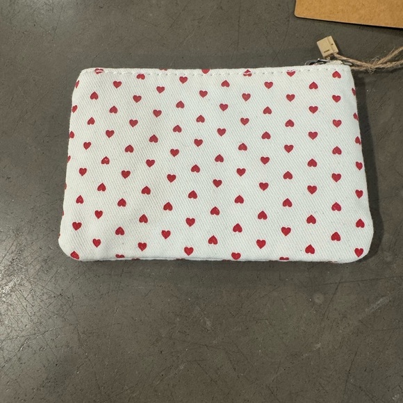 BRANDY MELVILLE Winter White Pouch w/ Red Heart Pattern& heart necklace combo❤️ - Picture 4 of 9
